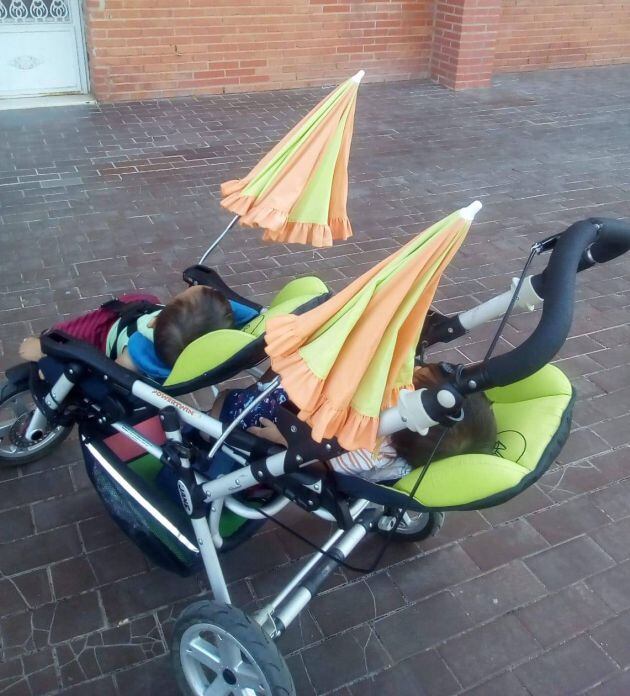 Carrito gemelar robado.