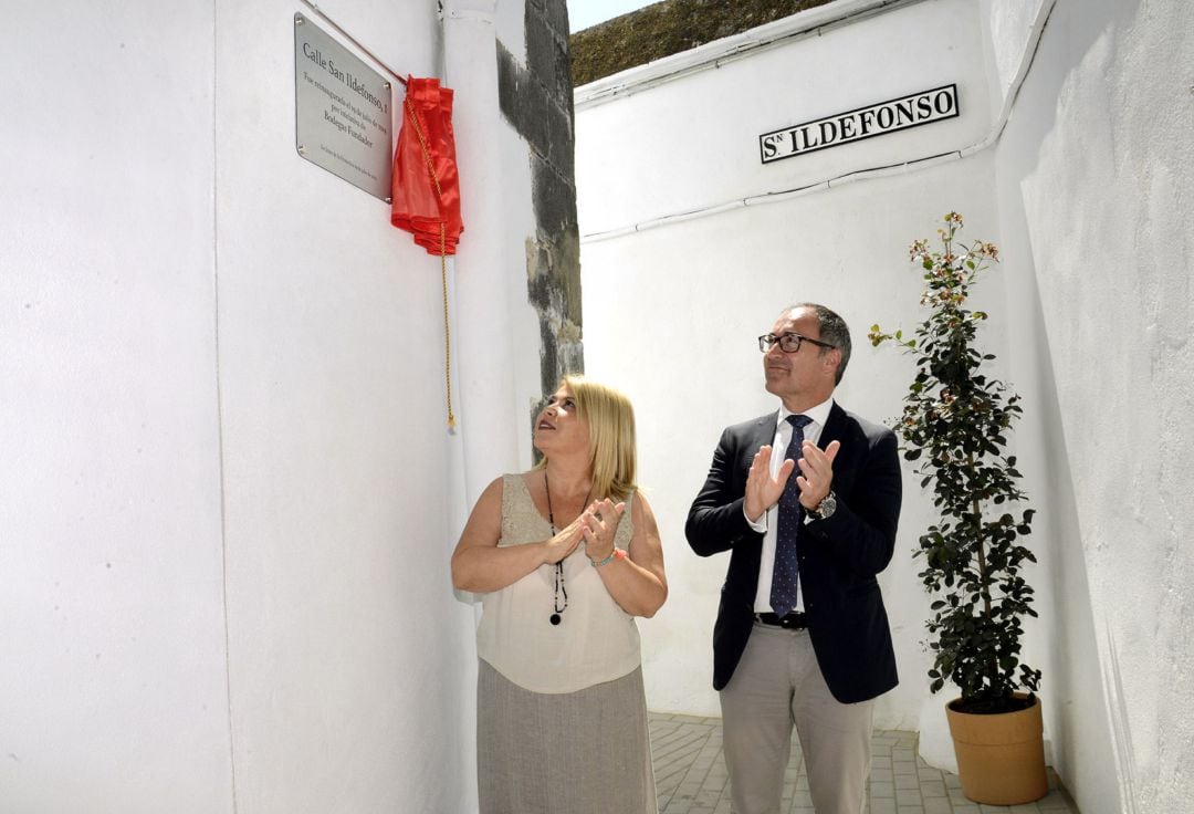 Mamen Sánchez, alcaldesa de Jerez, junto a Rafael Rendón, director general de Bodegas Fundador