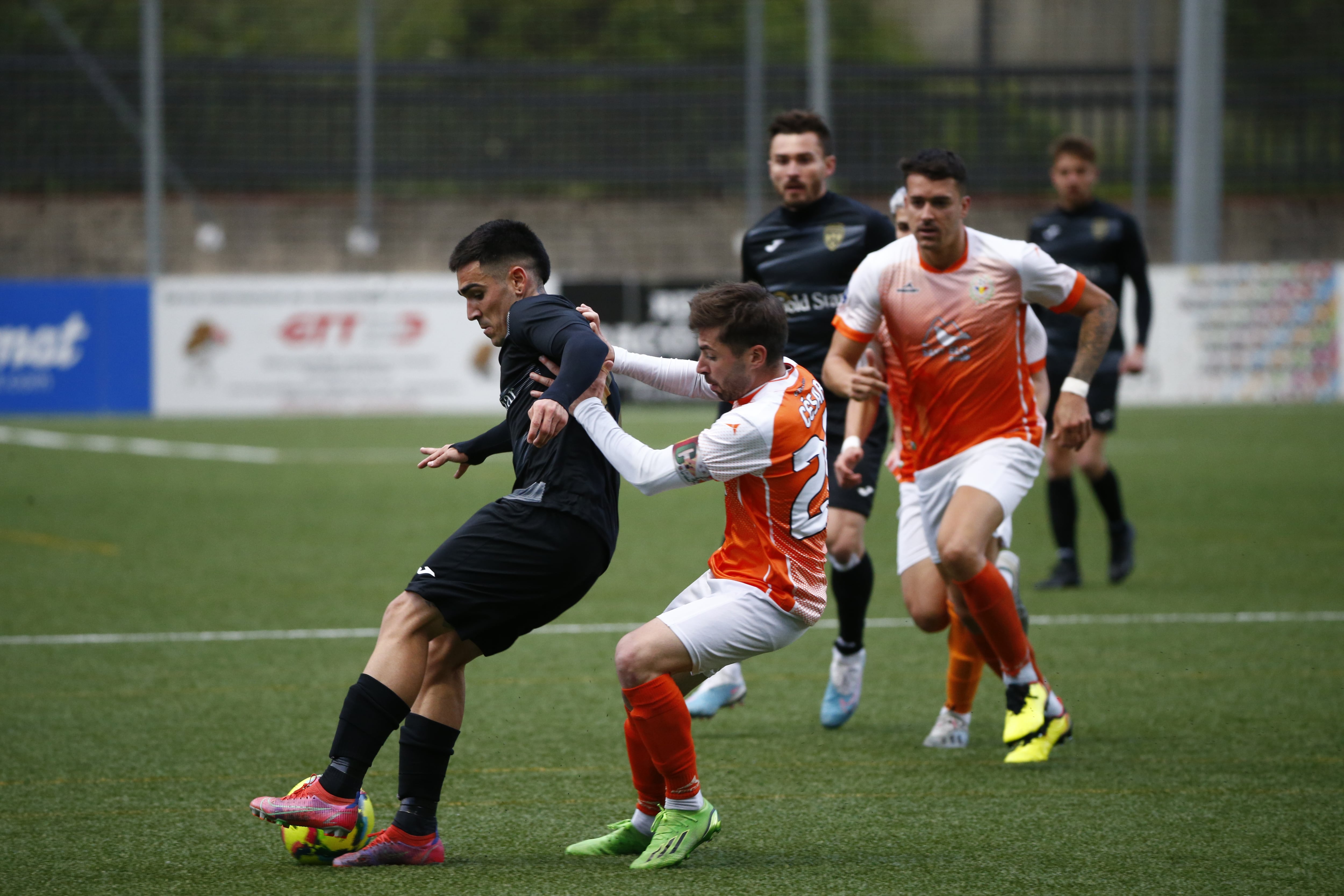 Un instant de l&#039;últim partit entre la UE Sant Julià i l&#039;FC Santa Coloma.