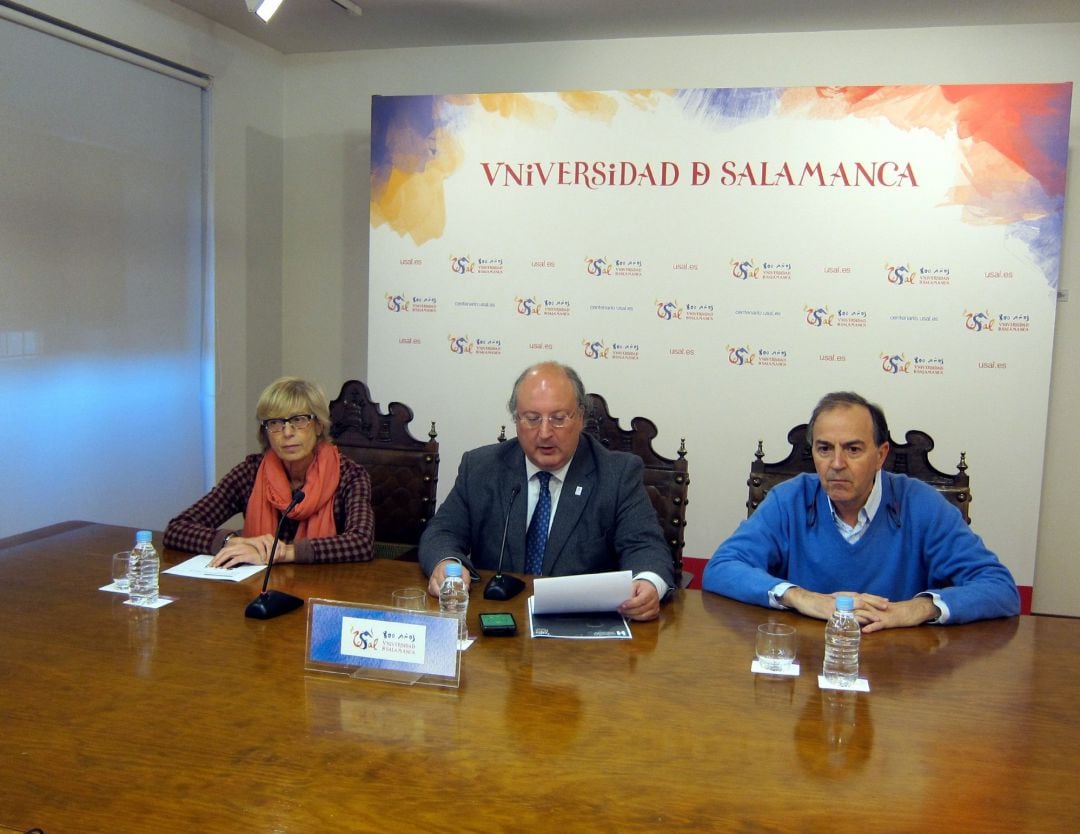 Dolores Caballero, Enrique Cabero y Marcos González en la presentación del Simposio de Hematología VIII Centenario