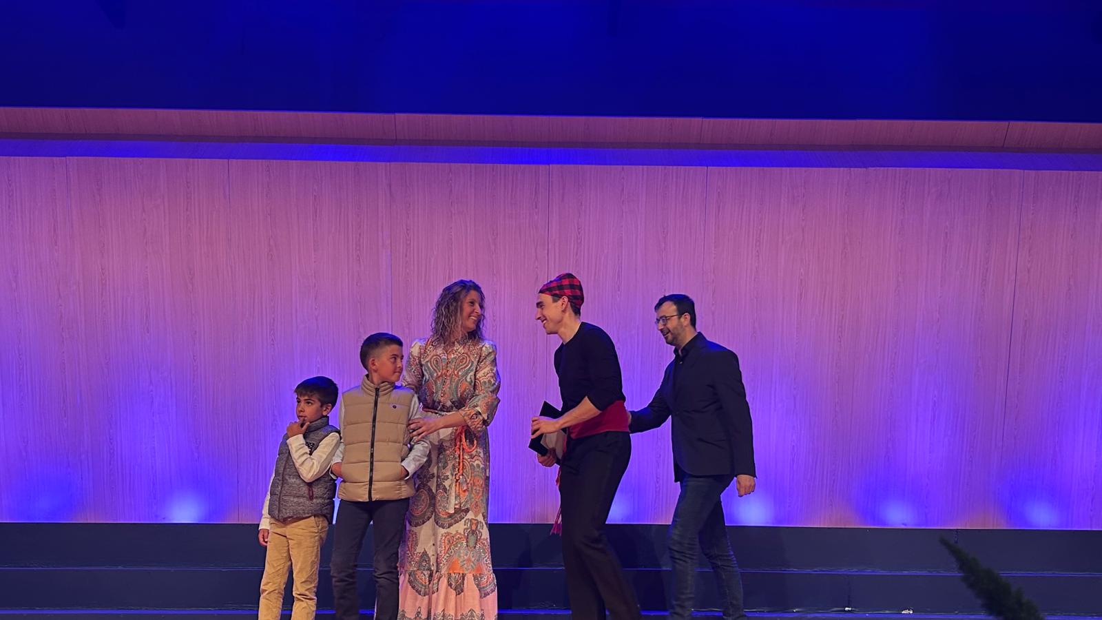 Xabier M. Aretxabaleta recibe el galardón a Mejor Dirección