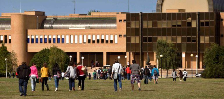 En una década, el número de titulados universitarios ha crecido el 6%