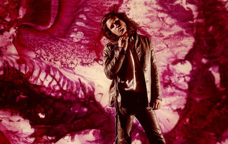 Posado de Jim Morrison para la revista LIFE