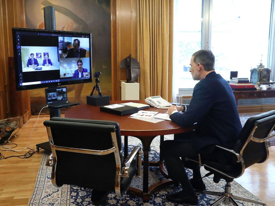 Felipe VI durante la reunión telemática con los ganaderos de ovino