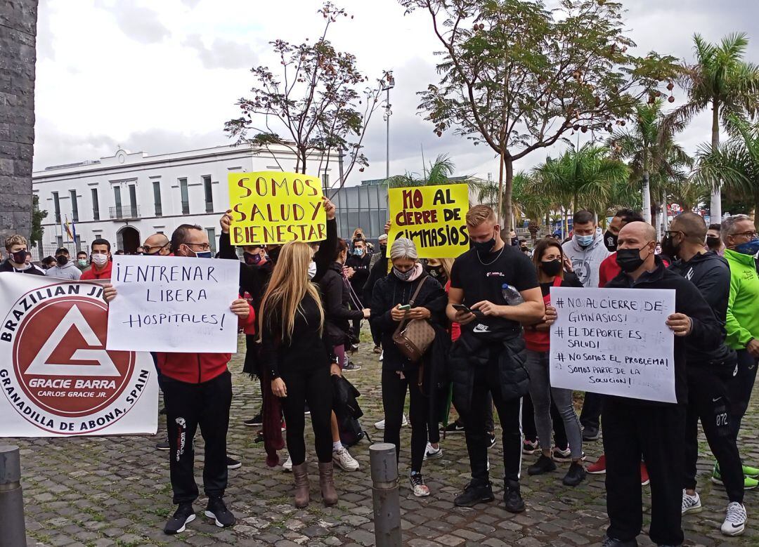 Los gimnasios se manifiestan: "Entrenar libera hospitales"