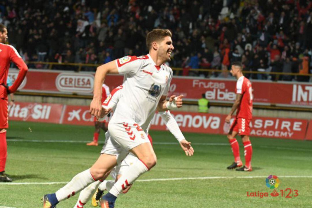 Iván González seguirá dos temporadas en León