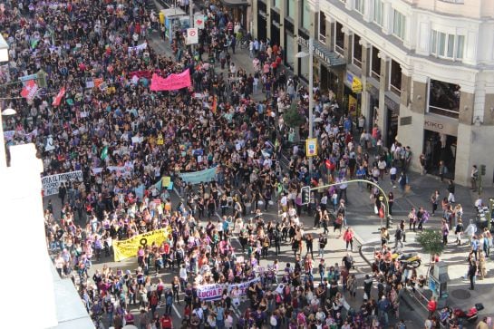 Manifestación contra la violencia machista, a su paso por Gran Vía.