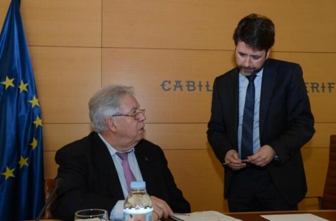 Marcos Brito (alcalde del Puerto de la Cruz) y Carlos Alonso (Presidente del Cabildo de Tenerife)