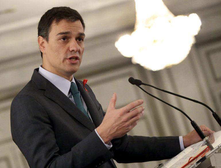 GRA008. MADRID, 01/12/2014.- El secretario general del PSOE, Pedro Sánchez, participa hoy en el Foro Cinco Días, donde desgrana su proyecto económico y político ante empresarios y representantes económicos. EFE/J.J.Guillen