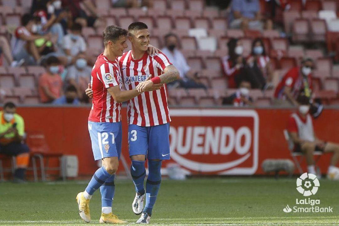 Djuka celebra con Gaspar su primer gol de esta temporada. 