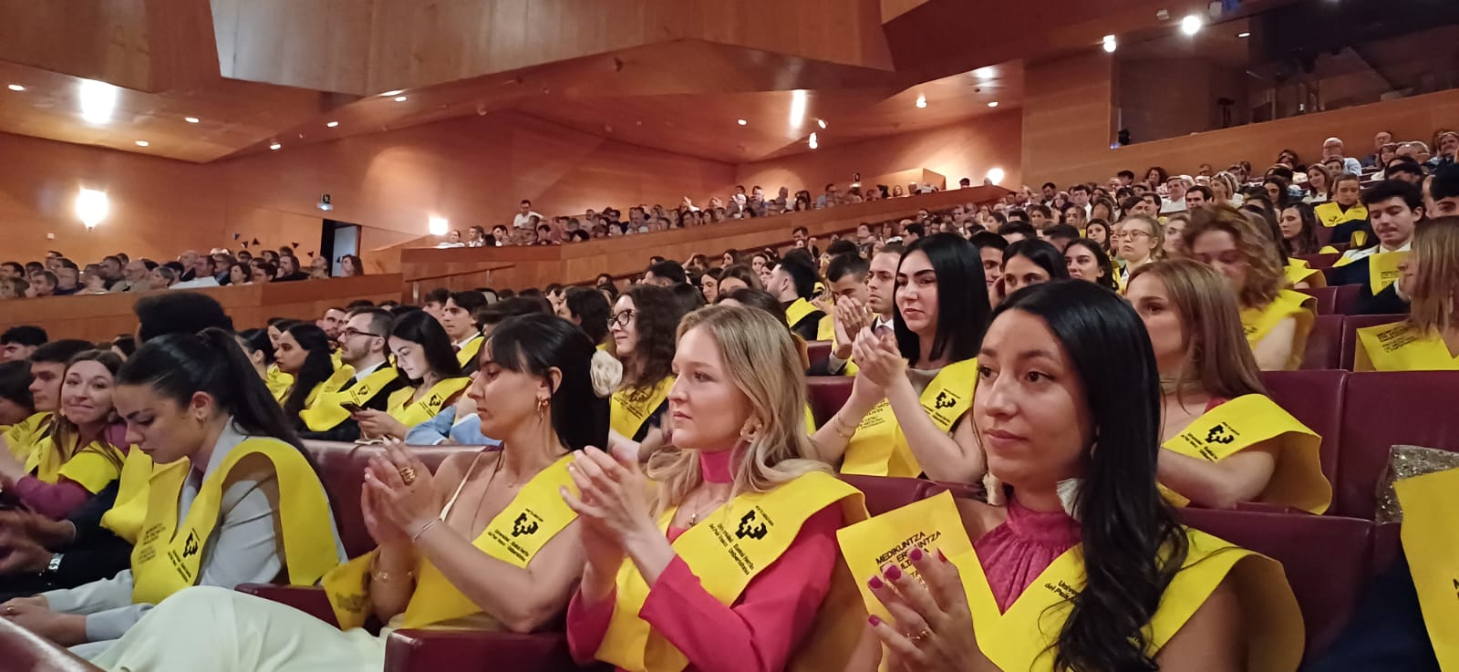 Acto de graduación de médicas y enfermeras de la UPV-EHU en el Palacio Euskalduna de Bilbao/ JON ROJAS