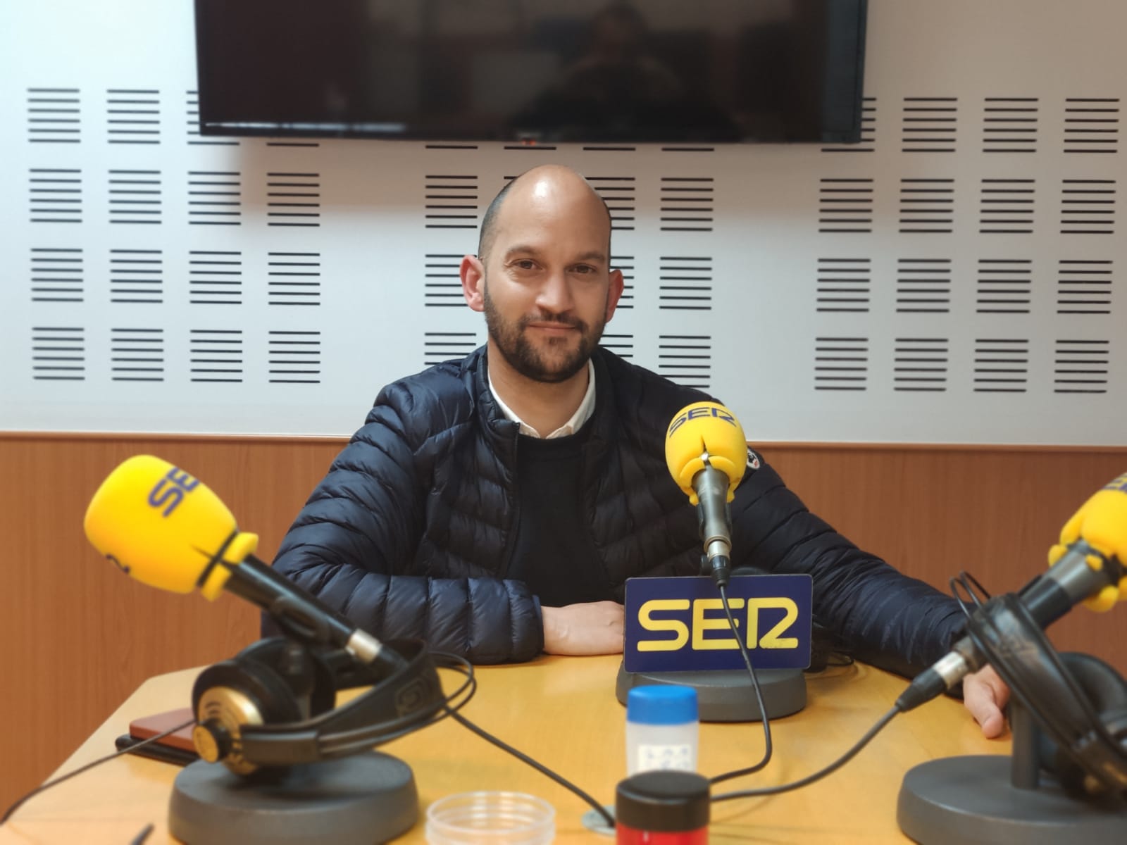 José Ángel Ponce, concejal socialista en los estudios de Radio Lorca