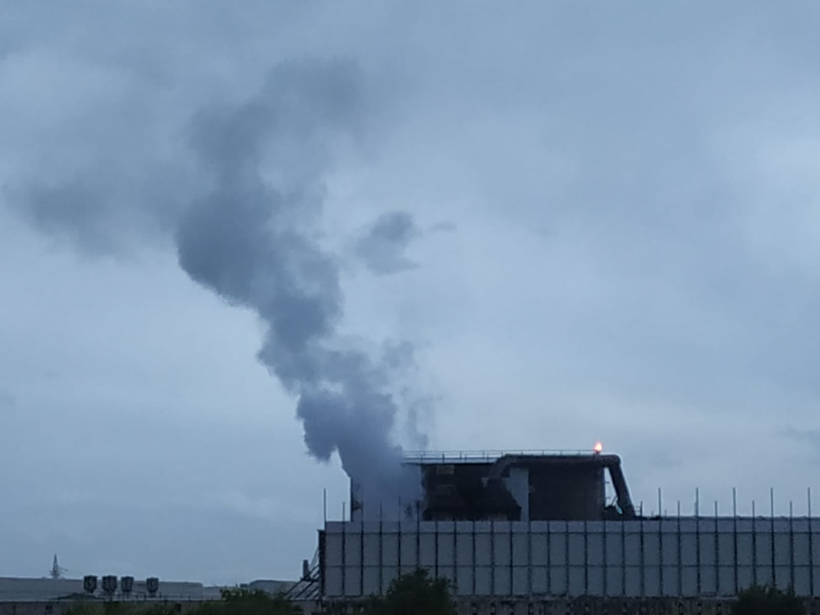 Los vecinos denuncian que la fábrica lleva años incumpliendo la normativa medioambiental