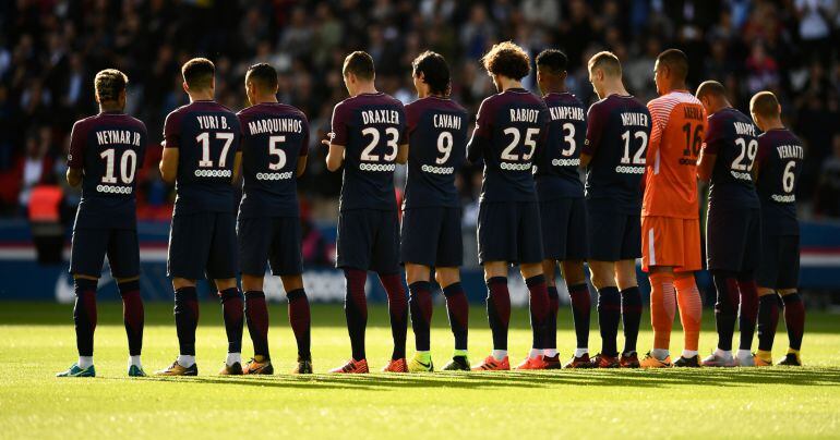 Los jugadores del PSG, antes de un partido de Liga ante el Burdeos.