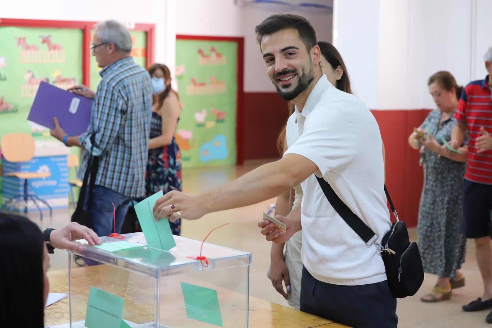 El candidato de Por Andalucía, José Manuel Gómez vota en Puente Genil