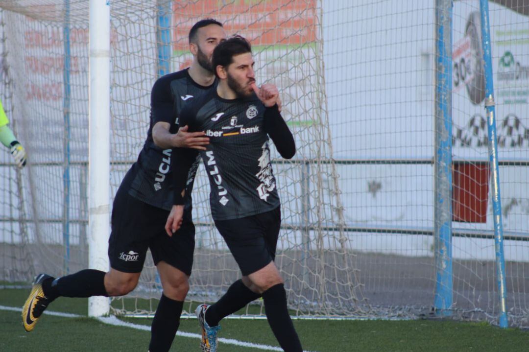 Manzano celebra el gol ante el Almagro