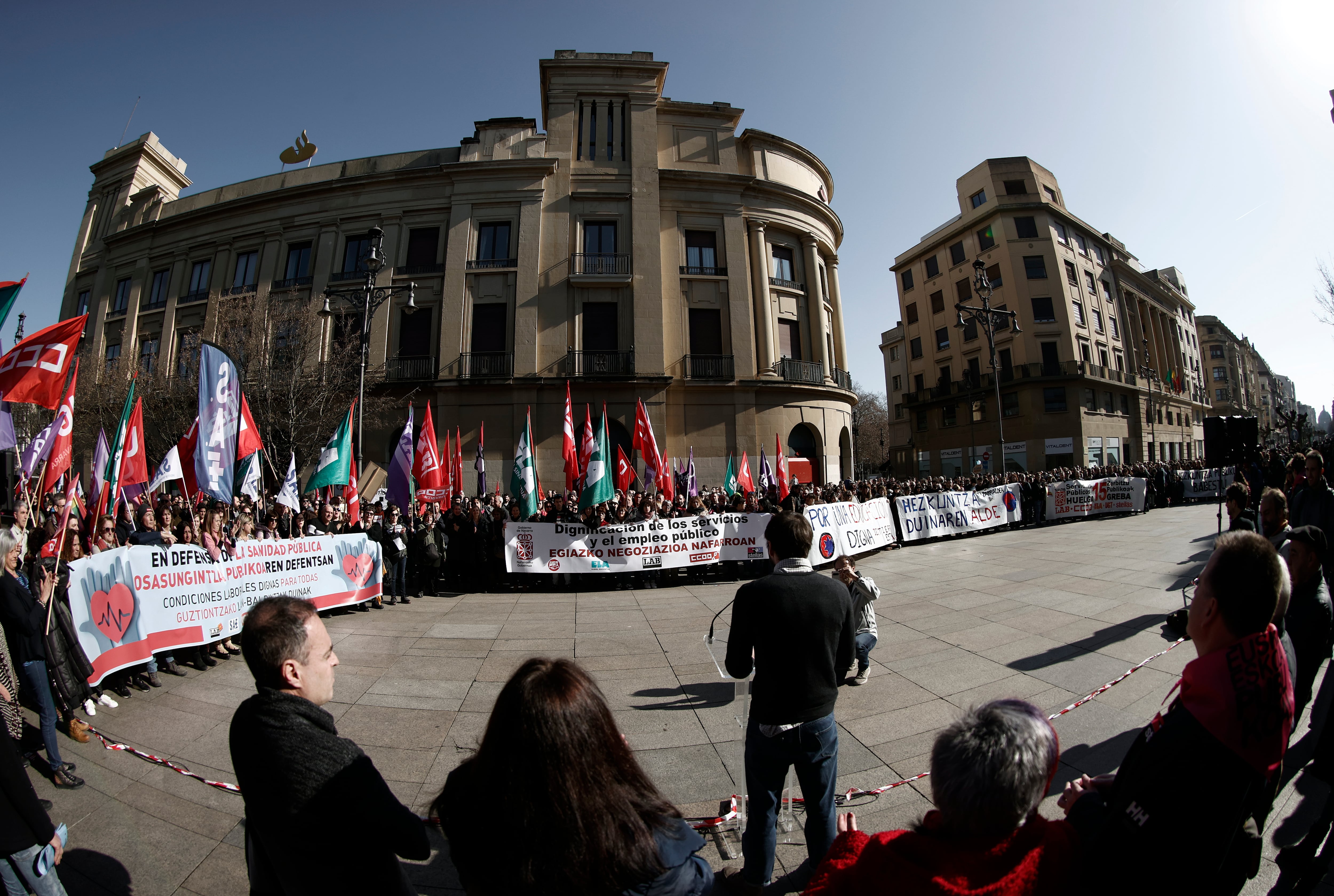 Los 29.000 empleados públicos de la Administración navarra están llamados a secundar este miércoles una jornada de huelga convocada por LAB, CCOO, ELA, UGT y STEILAS.