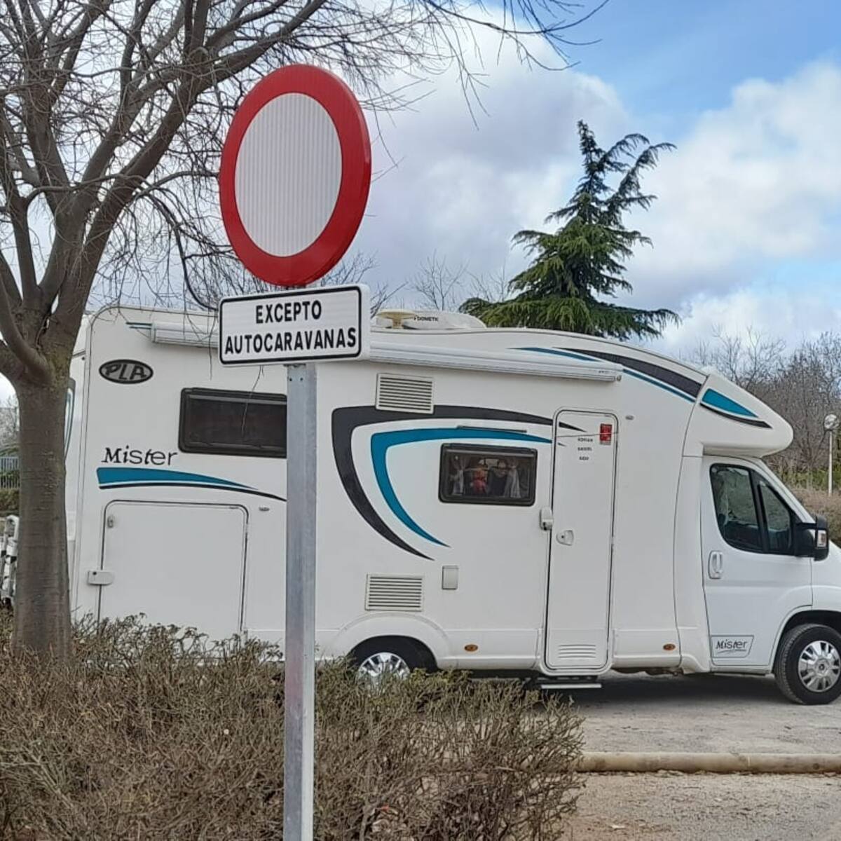 La manca de pisos de lloguer fa esclatar la polèmica sobre els qui dormen en autocaravanes