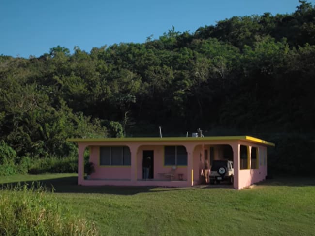 La casita en el corto 'Debí tirar más fotos' de Bad Bunny
