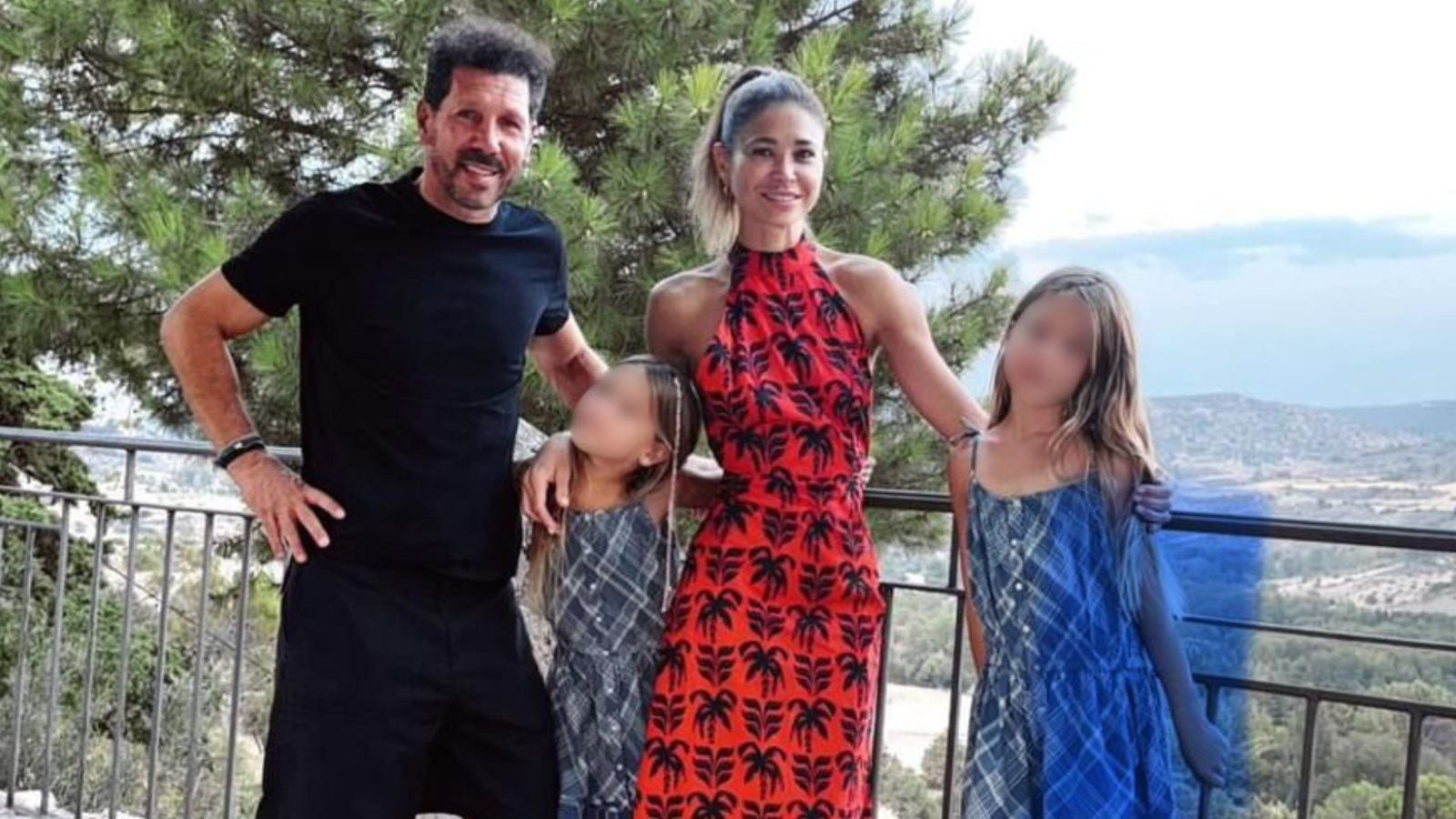 El entrenador del Atlético de Madrid, Diego Pablo Simeone, ha hecho parada en Brihuega, junto con su familia, días antes de iniciar la temporada 2024-2025 de La Liga EA Sports