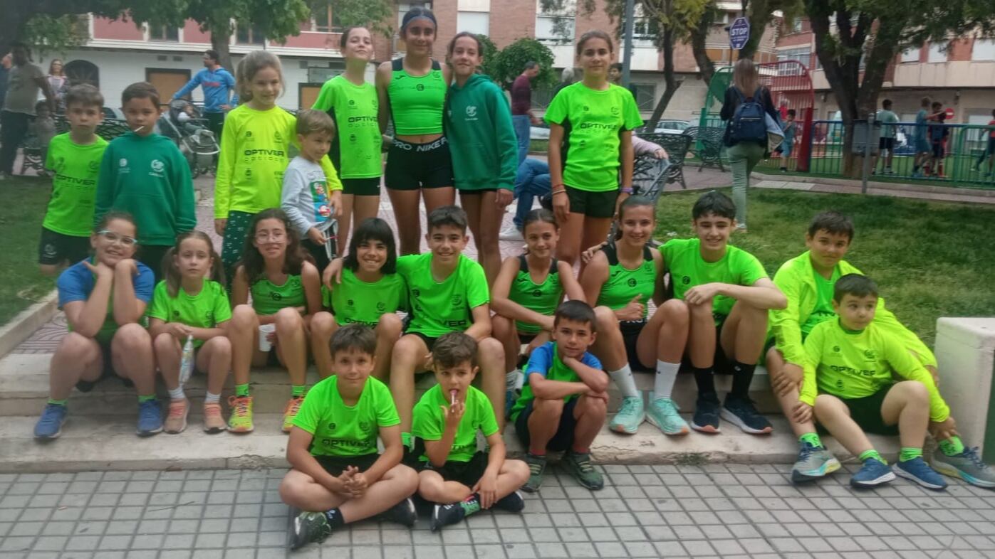 Jóvenes atletas del C. A. Elda