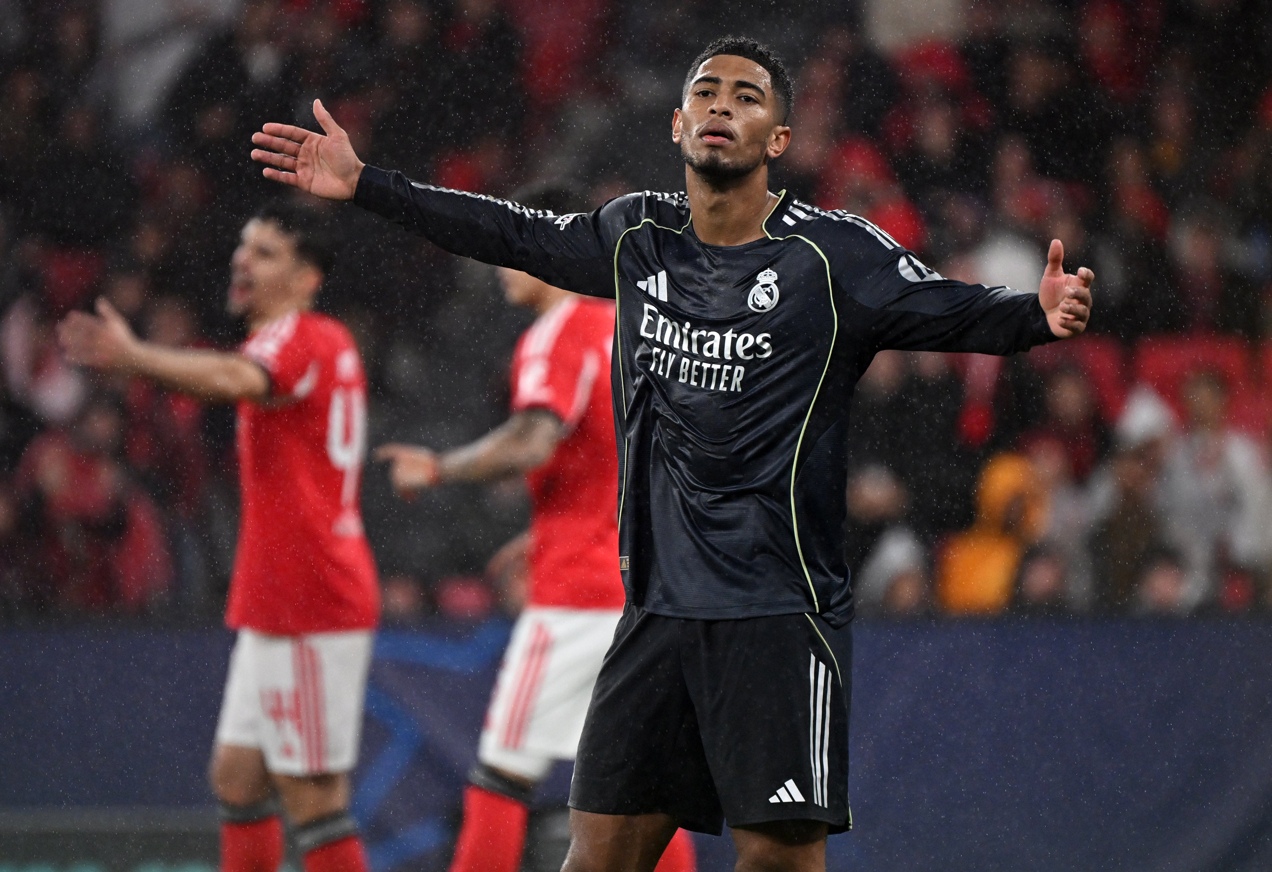 Jude Bellingham lamenta una ocasión durante el Benfica-Real Madrid