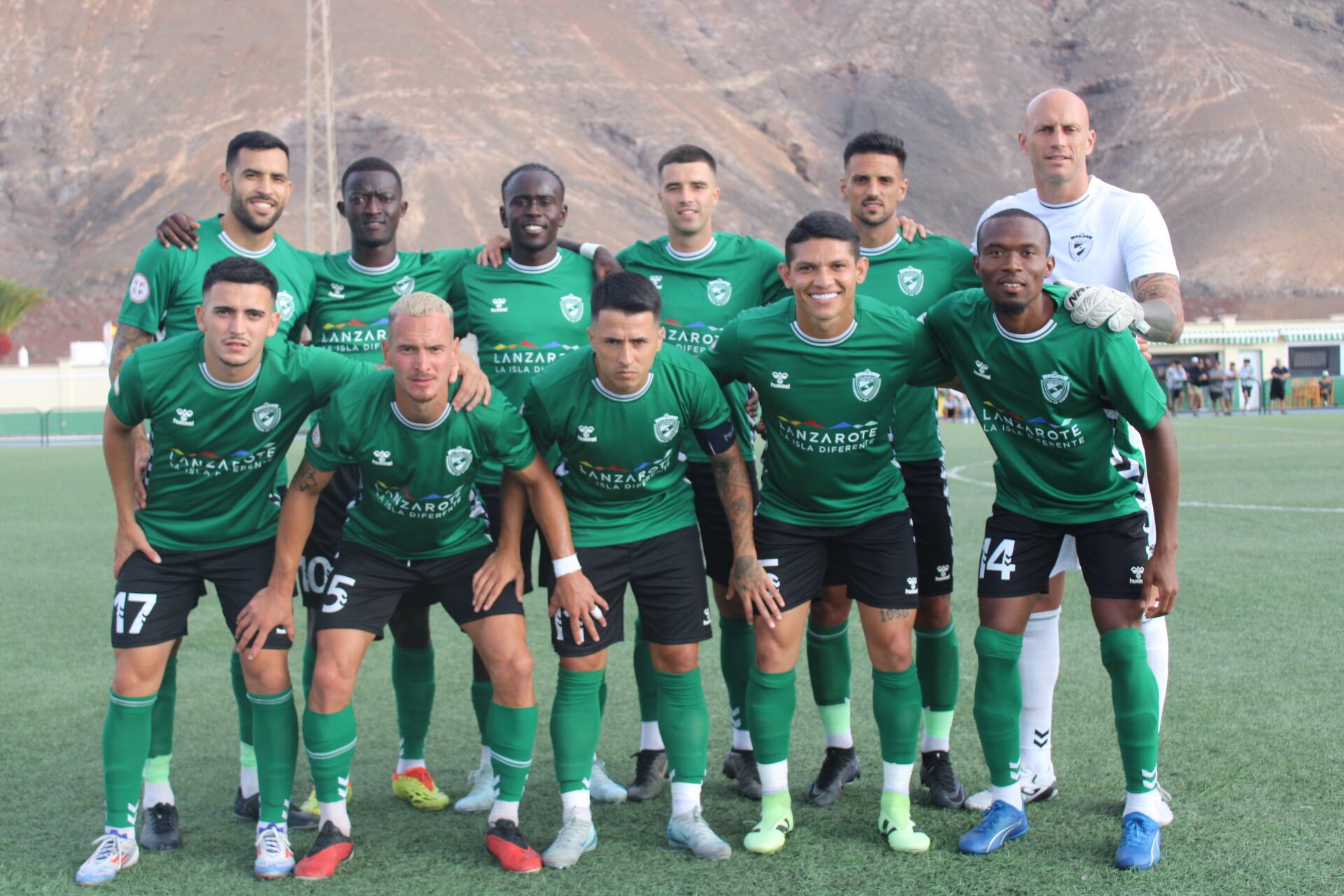 Equipo inicial del Unión Sur Yaiza en el partido de su presentación.