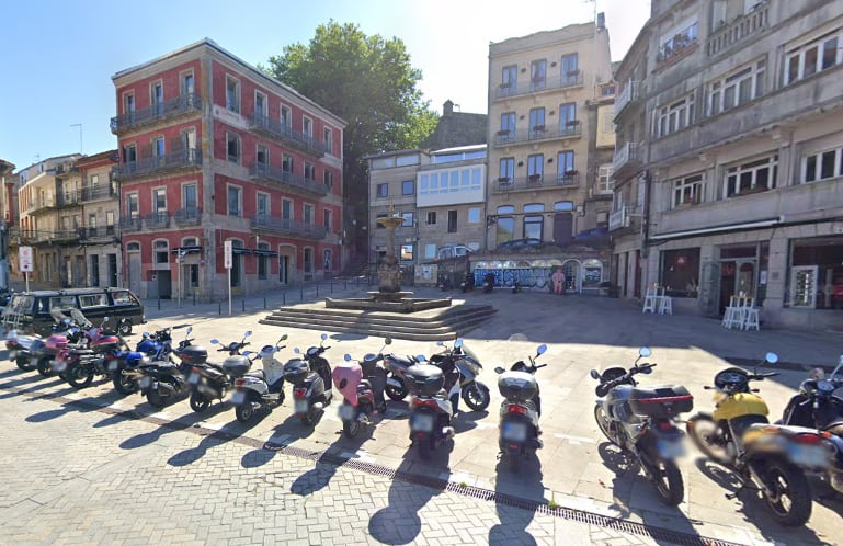 Plaza del Casco Vello que busca nombre