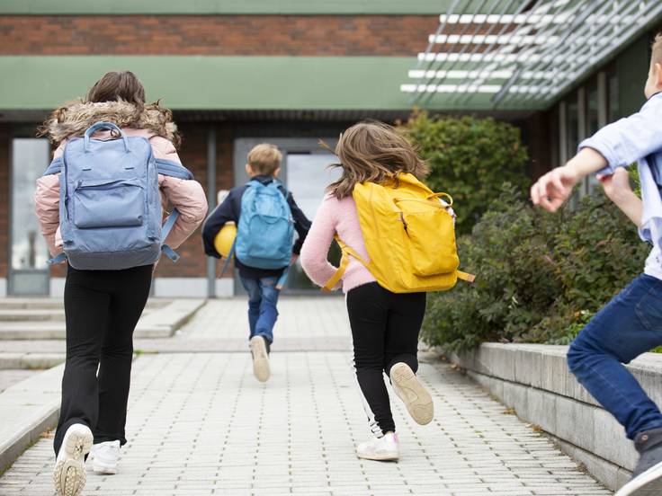 Escolares en la salida de las aulas