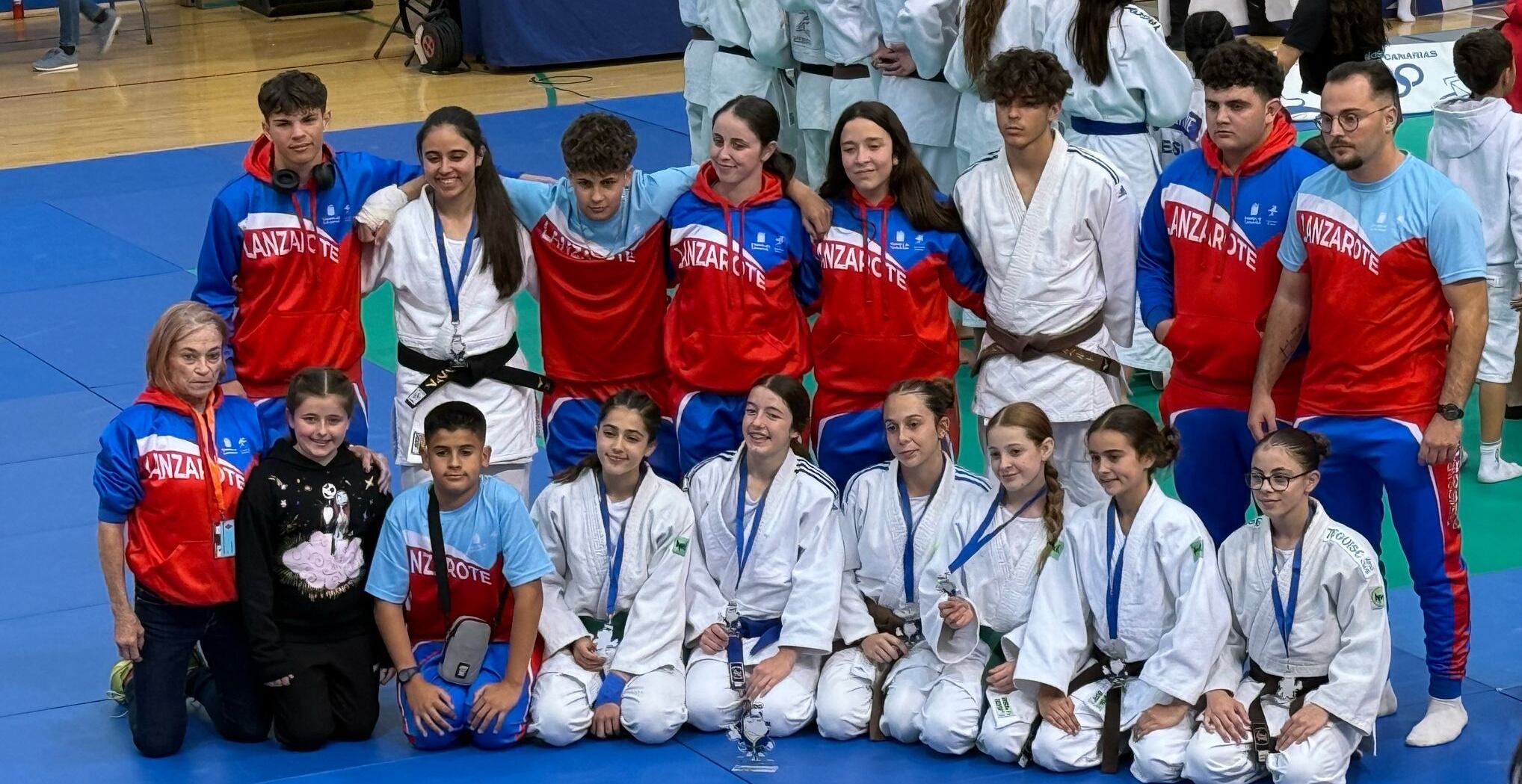 Expedición del Club de Judo Costa Teguise en el Campeonato de Canarias.