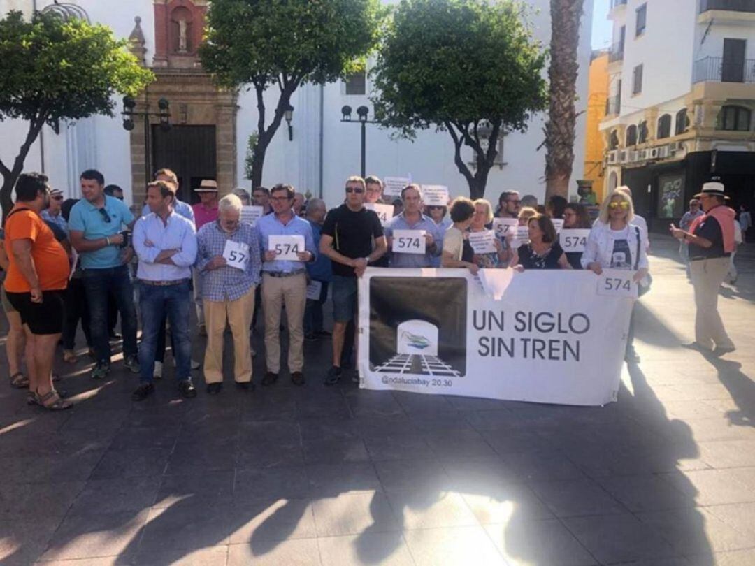 Una convocatoria de Andalucía Bay en protesta por el tren.