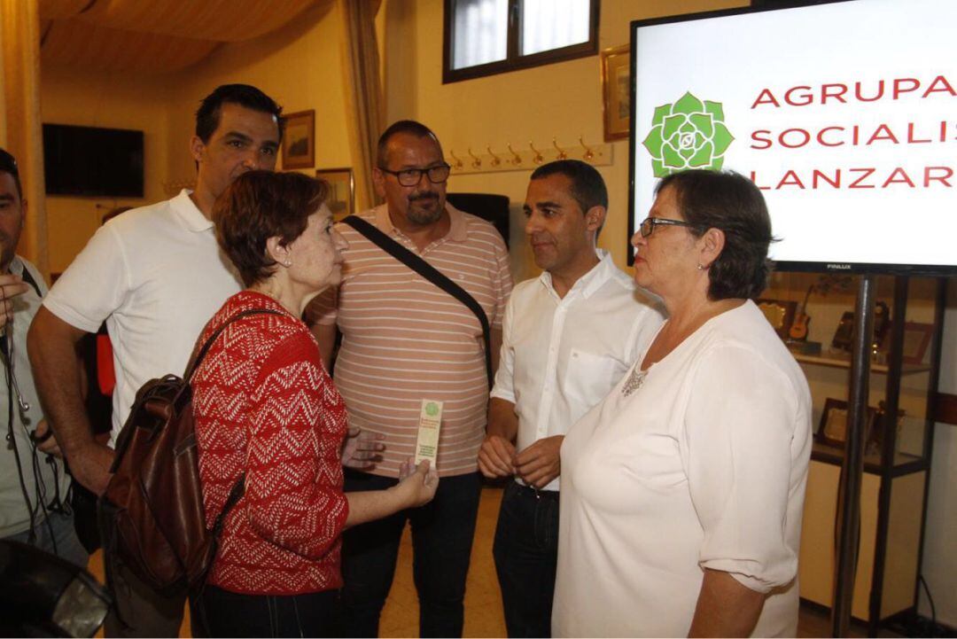 Paca Toledo y José Montelongo, miembros de la Agrupación Socialista por Lanzarote (ASL).