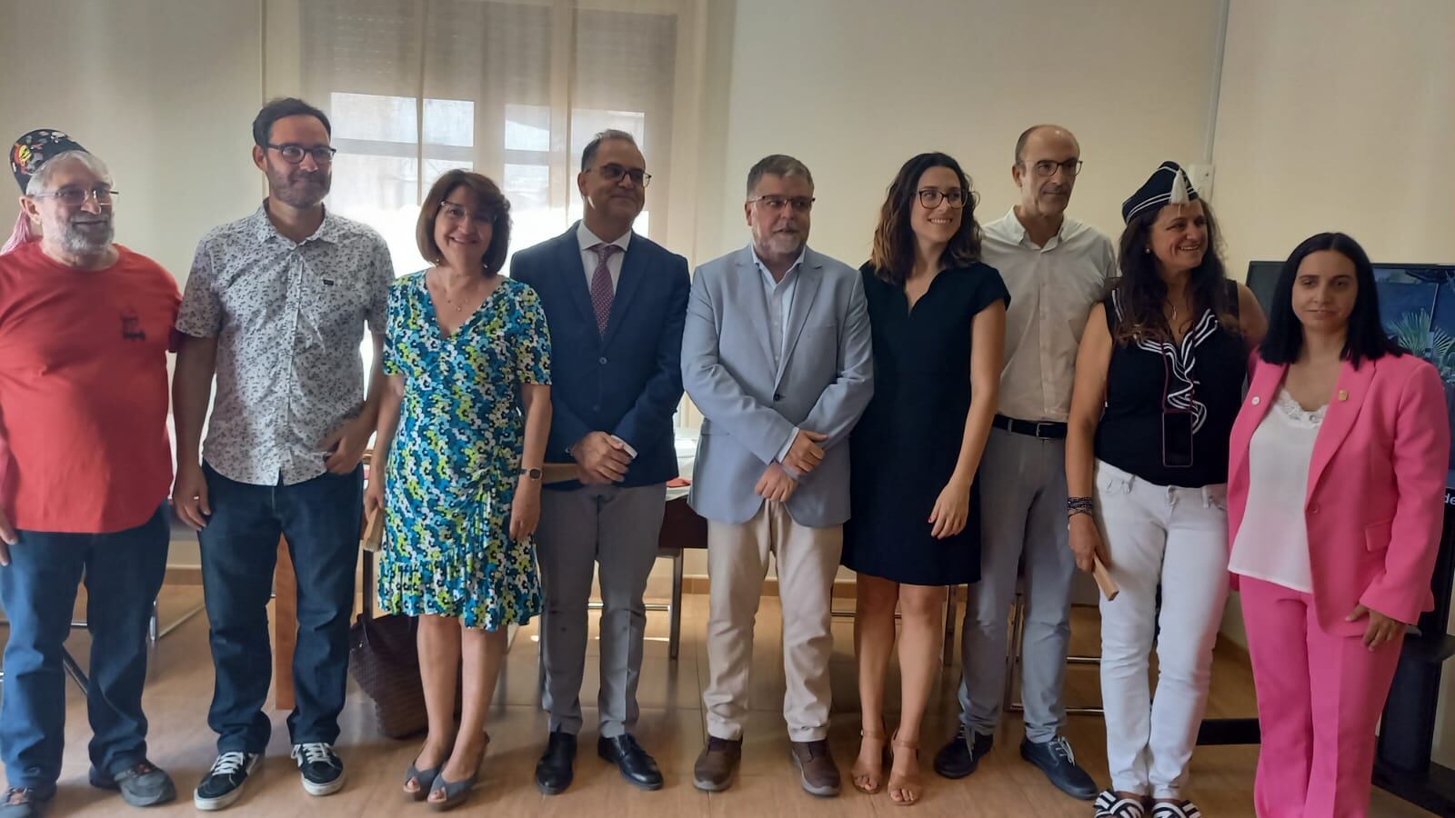 Gran parte de los villeneros de la Universidad de Alicante, en el Ayuntamiento