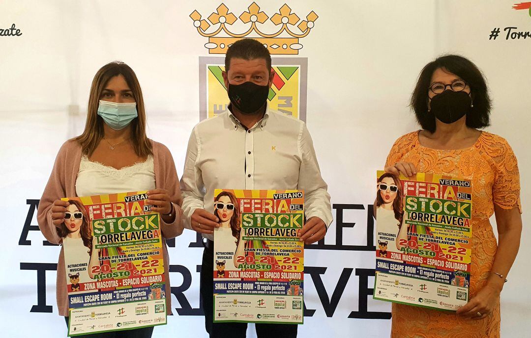 Paula Ramos, Jesús Sánchez y Eva Bartolomé en la presentación de la Feria del Stock de Torrelavega