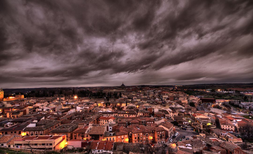 Nubes sobre la ciudad de Toledo