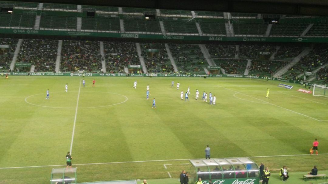 Un momento del Elche-Málaga jugado en el Martínez Valero