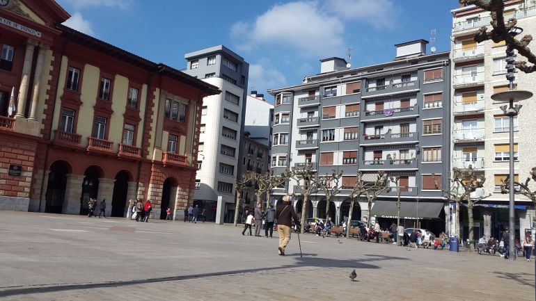 Las visitas finalizan en la plaza de Unzaga, emblemático lugar donde se proclamó la II República