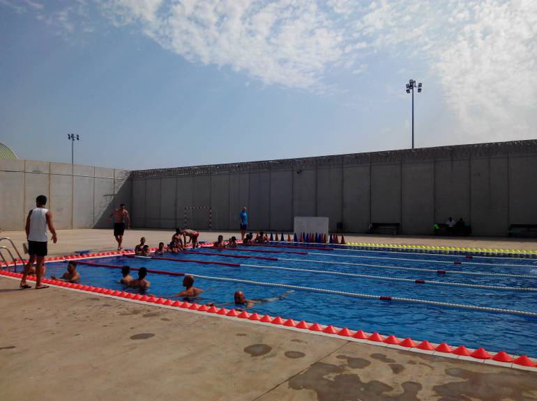 La piscina del centre penitenciari Brians II, reoberta després de quatre anys sense funcionar