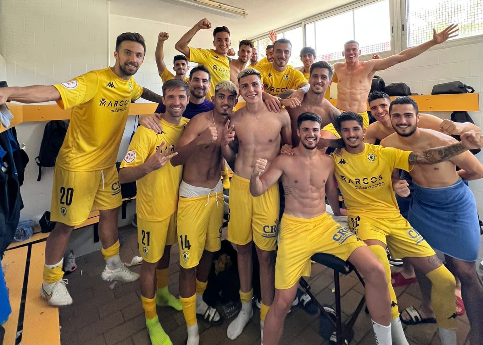 Los jugadores del Hércules celebran la victoria (0-2) frente a Prat