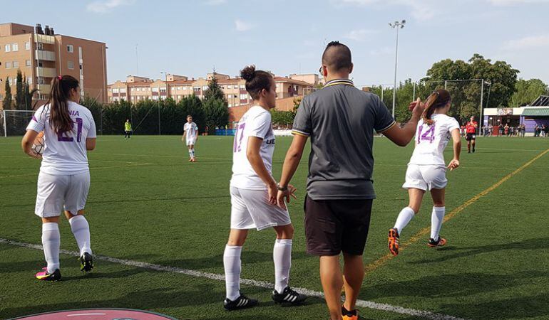Varias jugadoras del C.D. Juventud Rondilla, durante un partido.