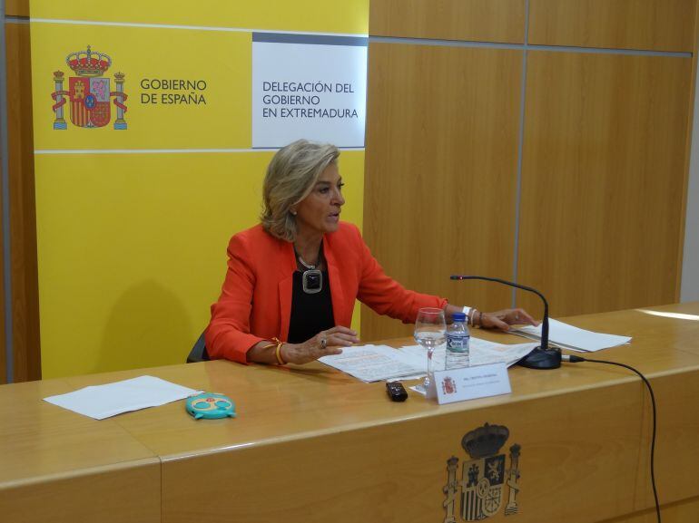 Cristina Herrera explica las medidas económicas adoptadas por el gobierno.