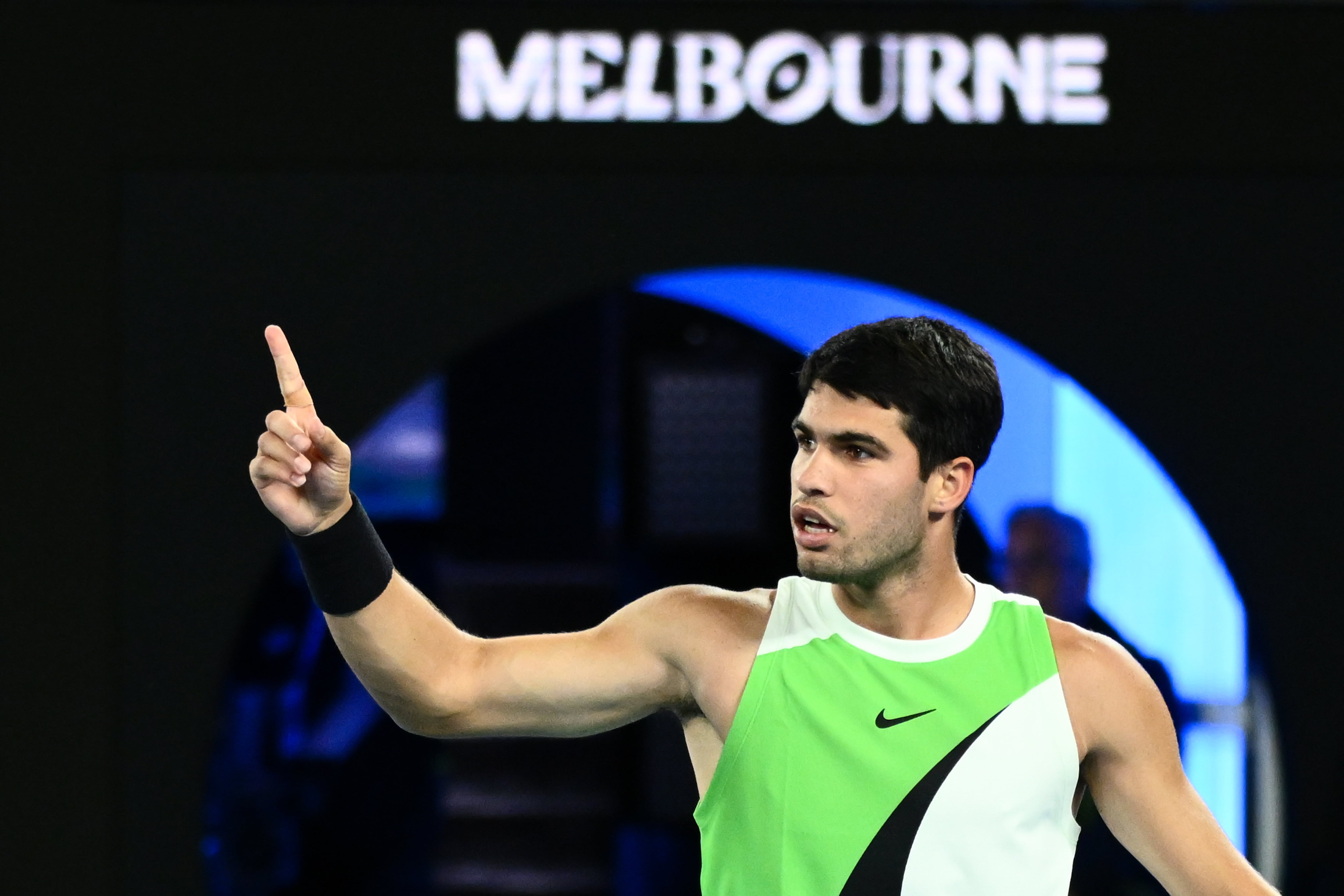 Un histórico Alcaraz derrota a Djokovic y completa el póker de Grand Slam con su primer Open de Australia