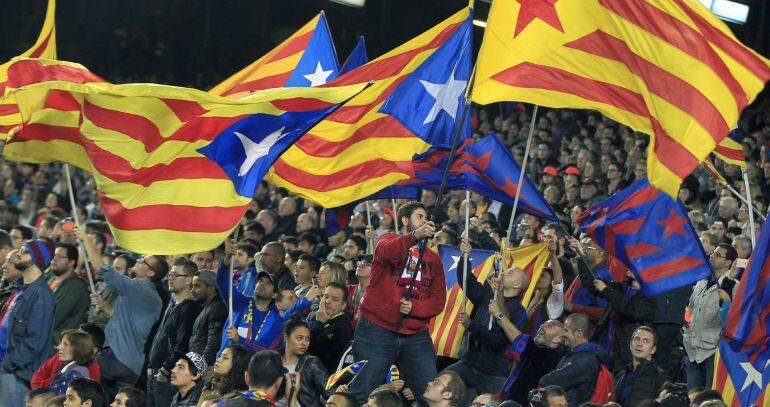 Esteladas en el Camp Nou