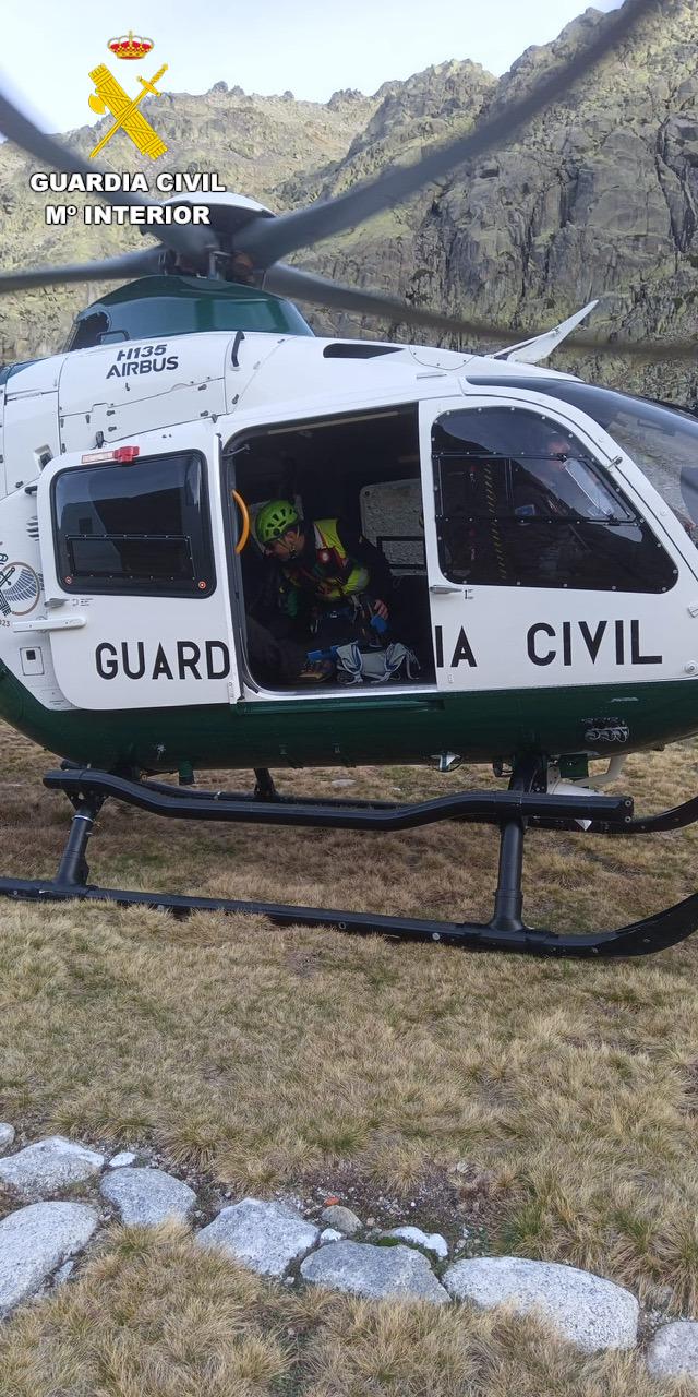 La Guardia Civil rescata a un senderista en el Pico Almanzor