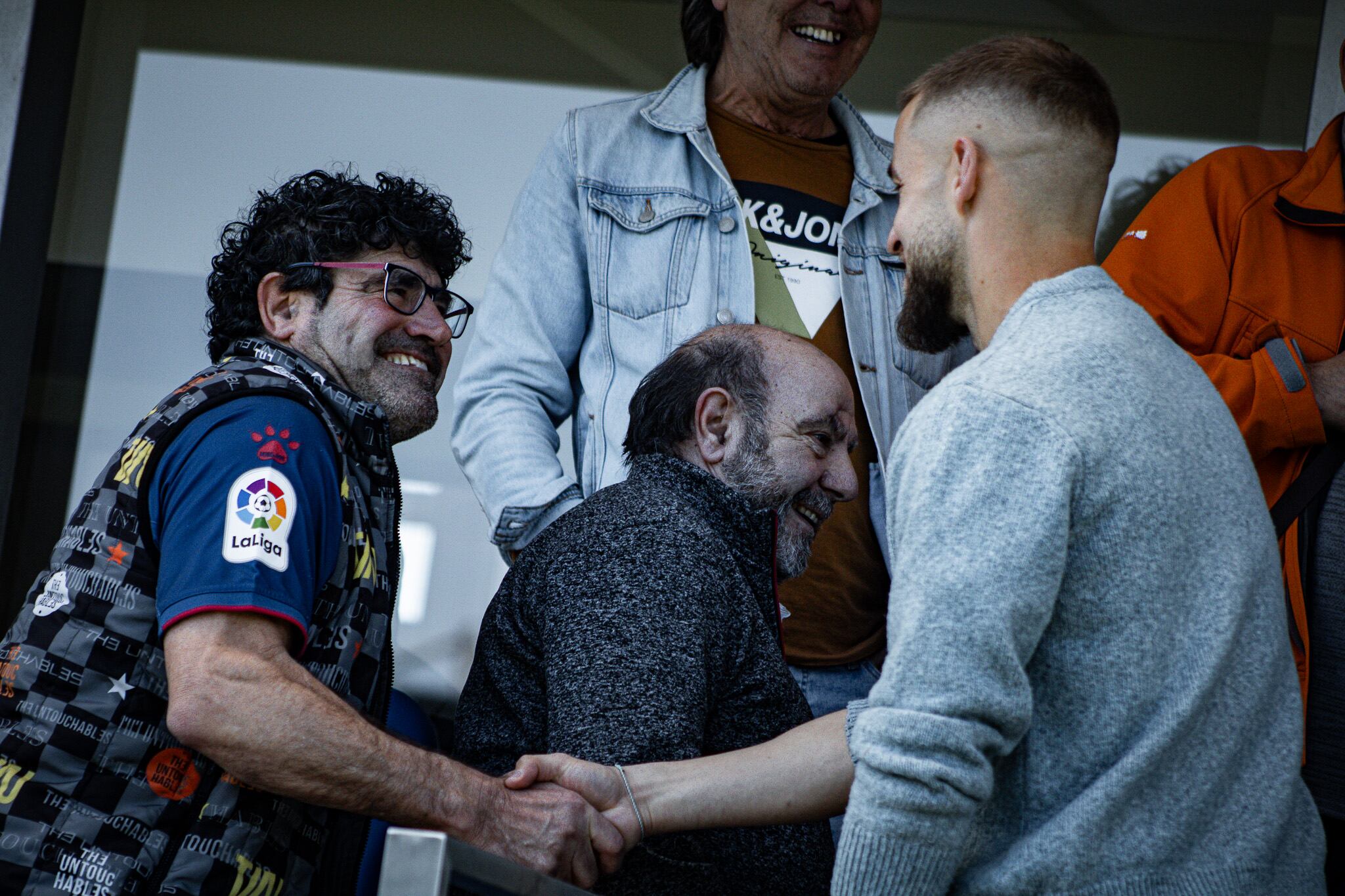 La SD Huesca rinde homenaje a los abonados que cumplen 65 años en este 2025