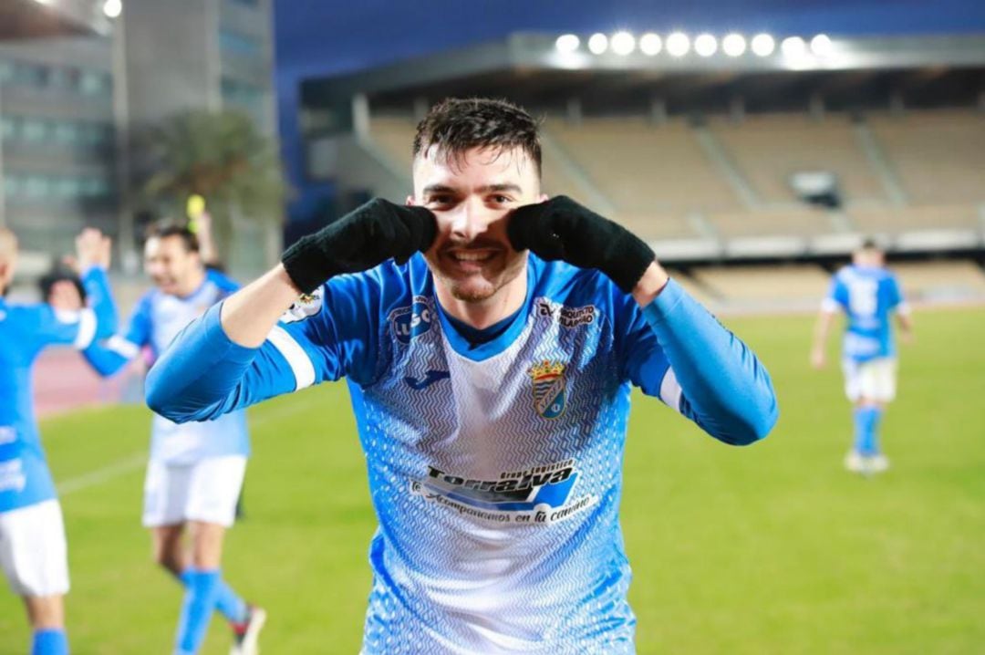 Javi Forján durante un partido en Chapín