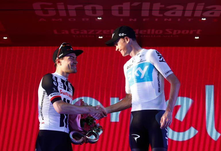 Tom Dumoulin y Chris Froome, en el podio del Giro de Italia.