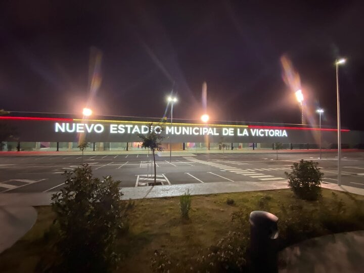 Exterior del Estadio de La Victoria en Jaén.