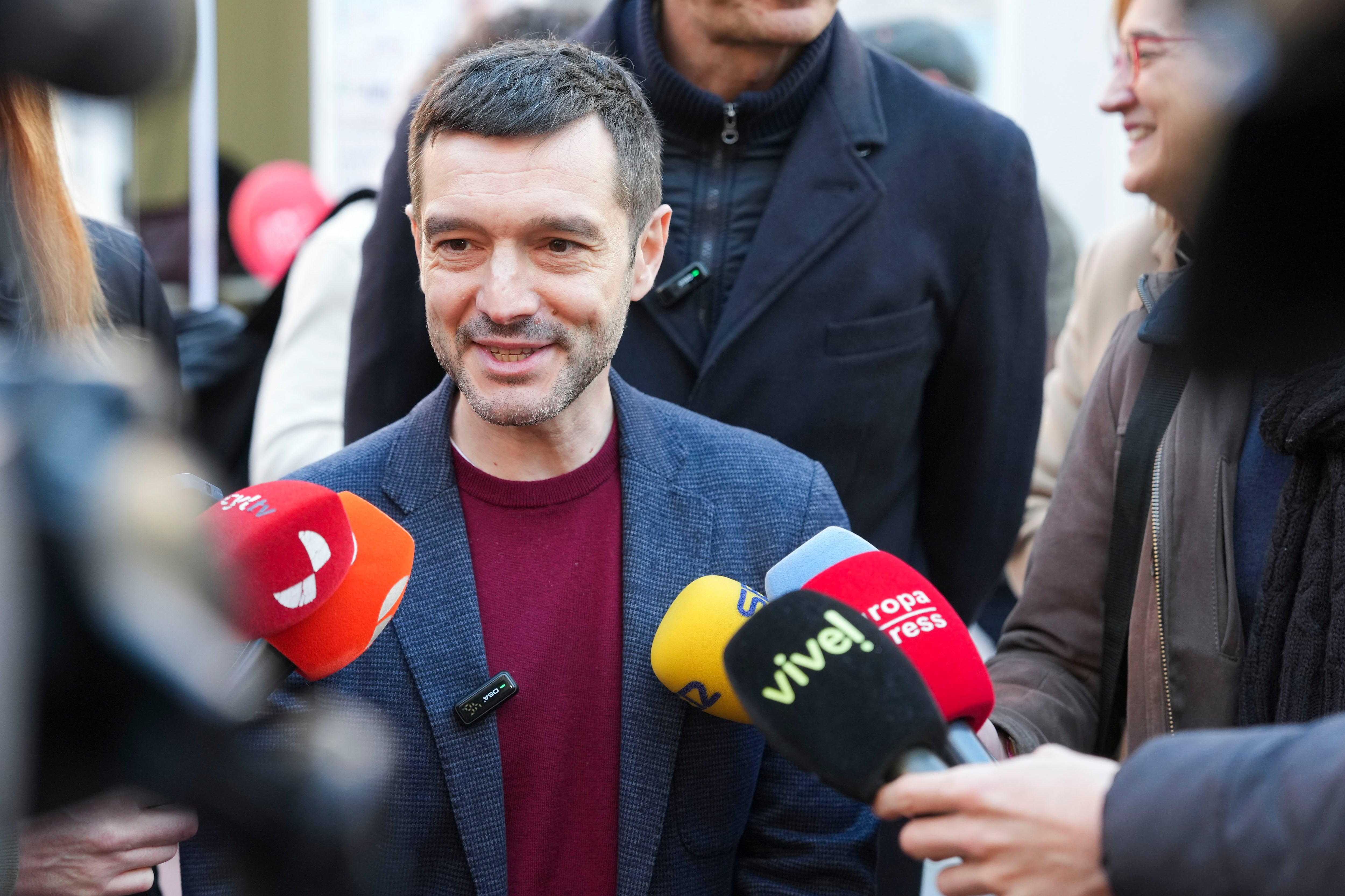 El ministro de Derechos Sociales, Pablo Bustinduy, atiende a los medios.