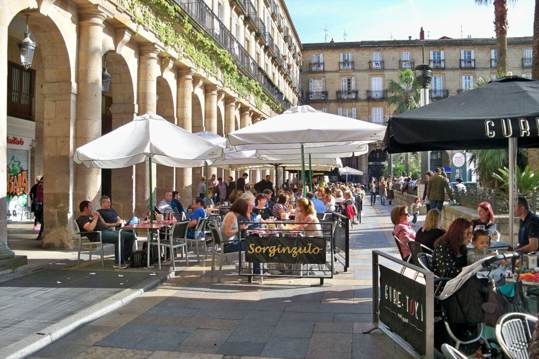 Terrazas de la Plaza Nueva, en Bilbao (archivo)